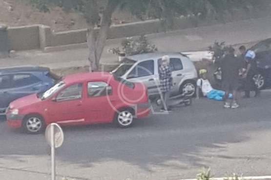Un joven sufre una caída de un patinete en el Valle de Jinámar (Telde)/TA.